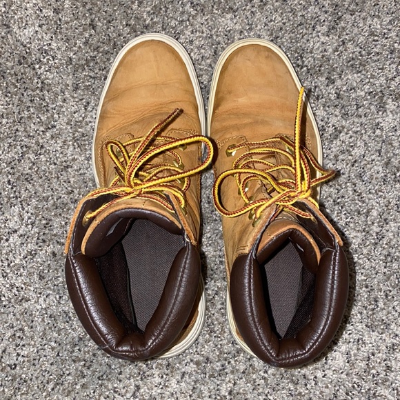 Tan Timberland size 7 women’s boots - Picture 3 of 4